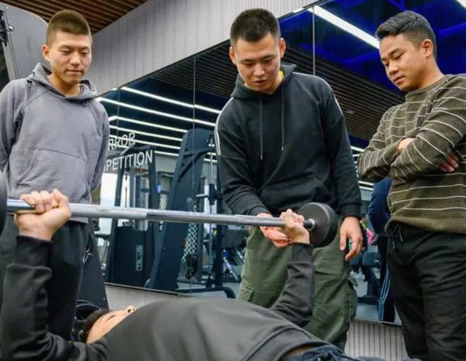 澳门沙金(中国)在线平台土豪大哥外表粗狂因一件事情我发现他是真正善良之人(图3)